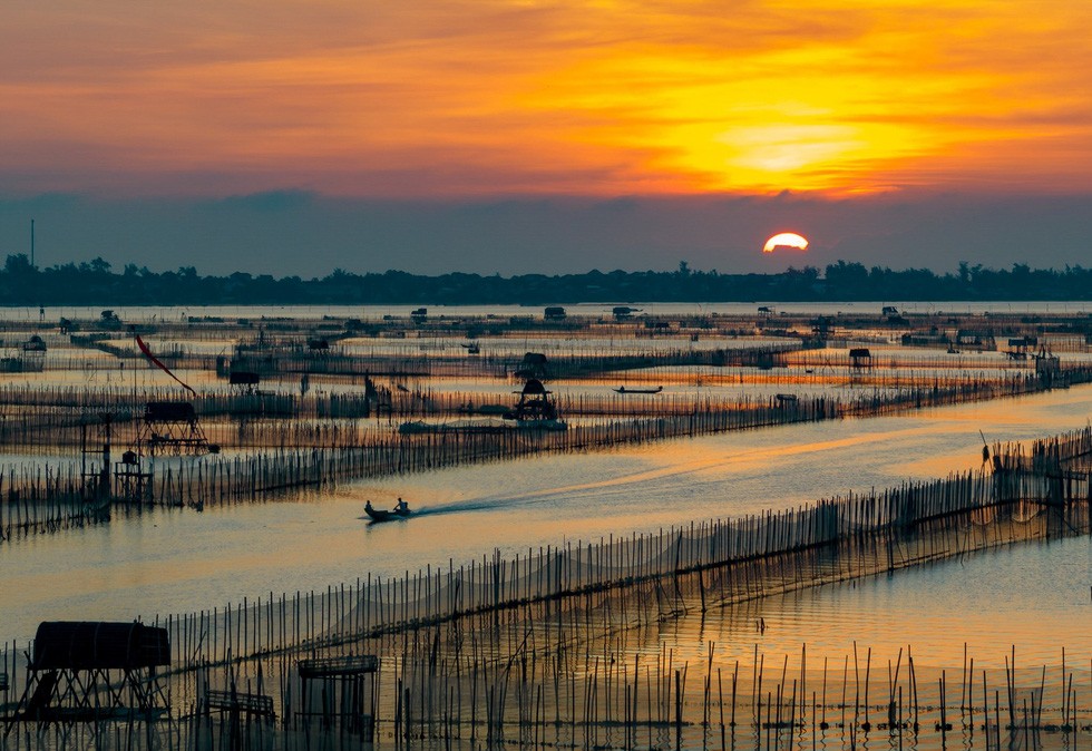 Catching Romantic Sunrise on Chuon Lagoon, Hue