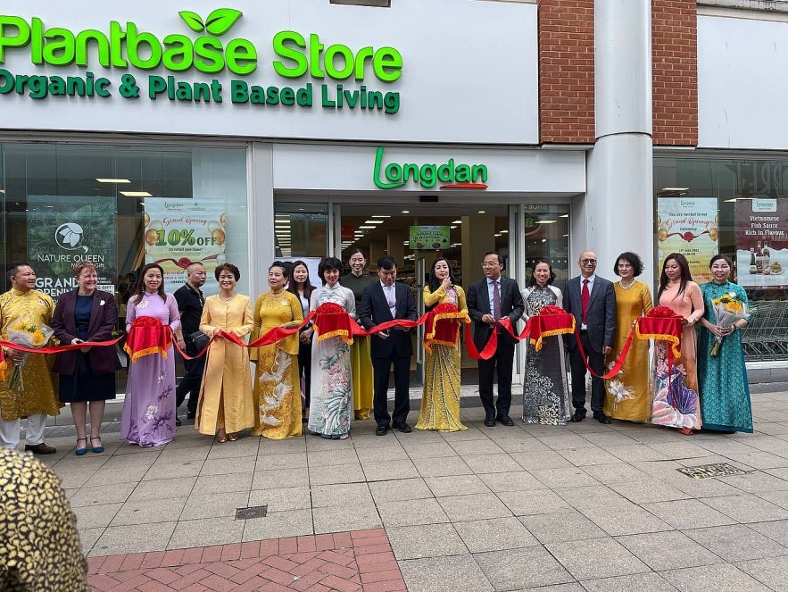 Vietnamese Food Introduced to British Customers