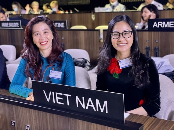 Director of the Department of Cultural Heritage Le Thi Thu Hien and Deputy Director of the Department of International Cooperation Tran Hai Van attended the meeting 