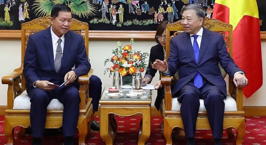 Vietnamese and Laotian Ministers of Public Security Meets to Boost Cooperation