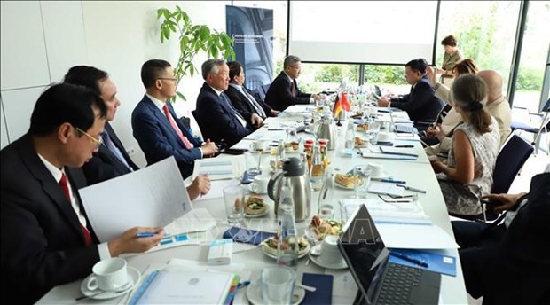 Chief Justice of Supreme People's Court Visits Germany, France