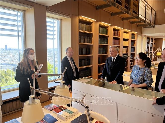 Chief Justice of Supreme People's Court Visits Germany, France