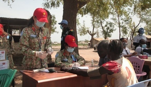 Soldiers of Level-2 Field Hospital Rotation 3 provide medical check-ups and medicine for people in South Sudan - Illustrative image (Photo courtesy of the hospital