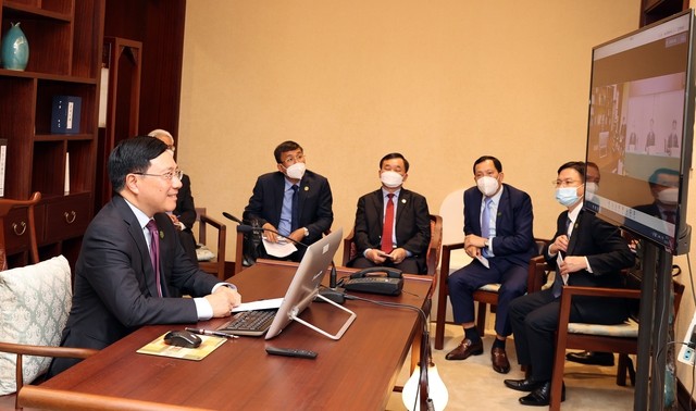 Vietnam, China Should Work to Control Disagreements, Respect Each Other's Legitimate Rights and Interests
