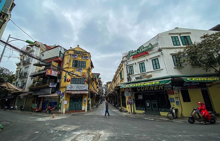 Vietnam Business & Weather Briefing (July 17): Global Gold Price Drops Continuously
