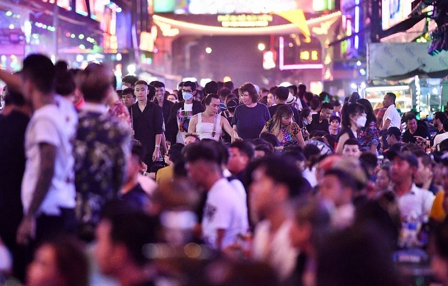 Vietnam Business & Weather Briefing (July 17): Global Gold Price Drops Continuously