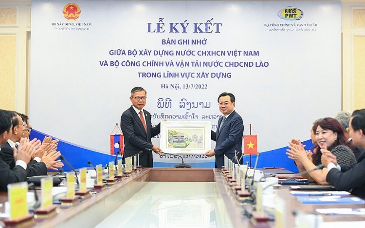Vietnam, Laos Mark 45 Years of Bilateral Treaty of Amity and Cooperation