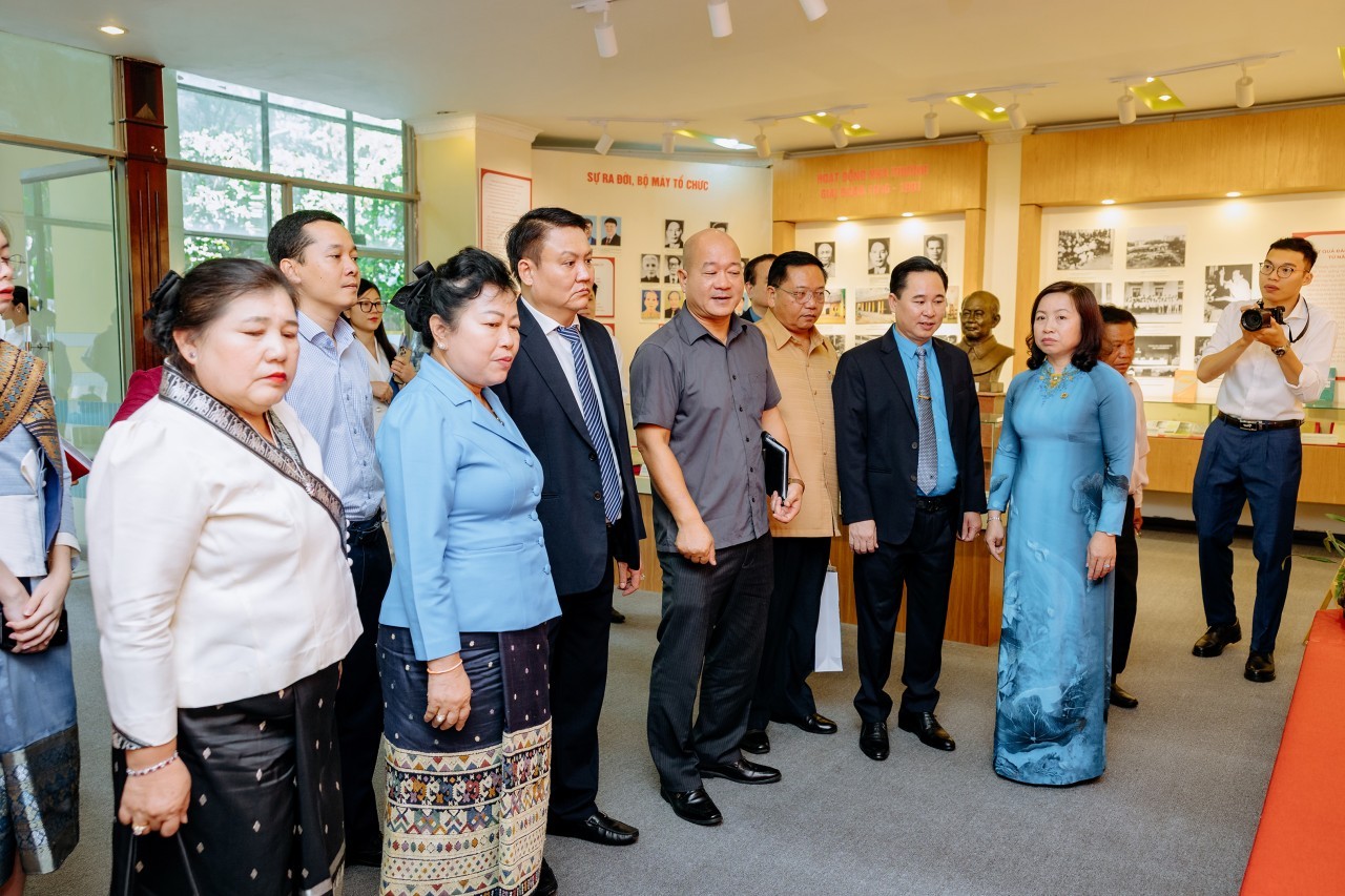 Vietnamese, Laos Institutions to Strengthen Personnel Training