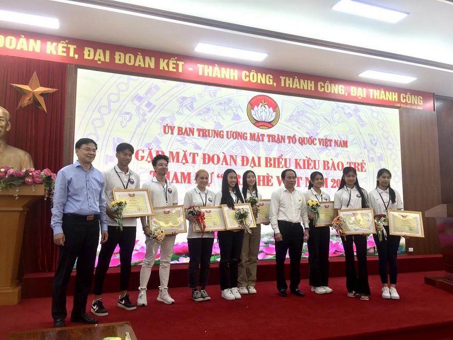Vietnam Summer Camp 2022 Honors Young Overseas Vietnamese