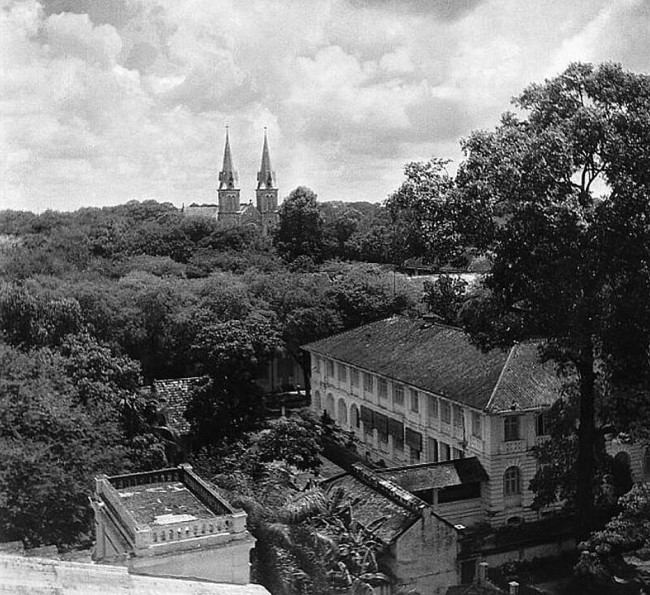 Saigon-Cho Lon in 1947 Through A French Photographer's lens