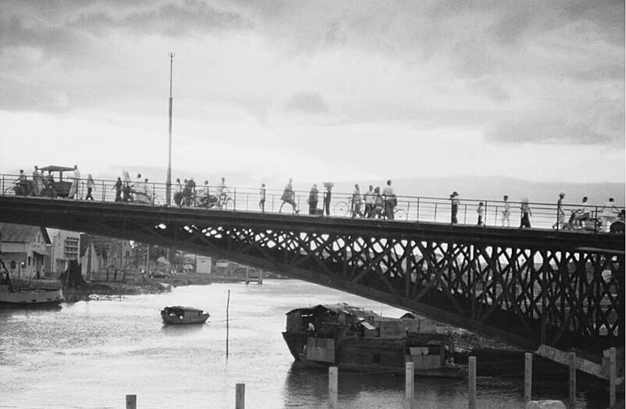 Saigon-Cho Lon in 1947 Through A French Photographer's lens