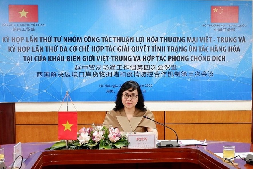 Director General of the Asia - Africa Market Department Le Hoang Oanh co-chairs the fourth meeting of the Trade Facilitation Working Group. Photo: congthuong.vn