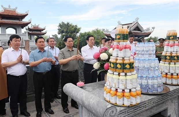 Top Leader Commemorates Martyrs in Vietnam-Laos International Fallen Soldiers’ Cemetery