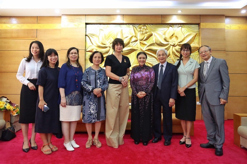 Dutch Ambassador in Vietnam Awarded The Medal for Peace and Friendship among Nations