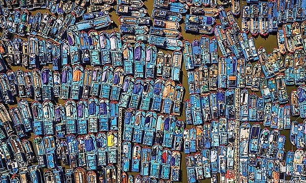 A shot taken by Cao Nguyen Vu captures hundreds of fishing boats anchored in Quang Ngai Province. (Photo: Hamdan International Photography Awards