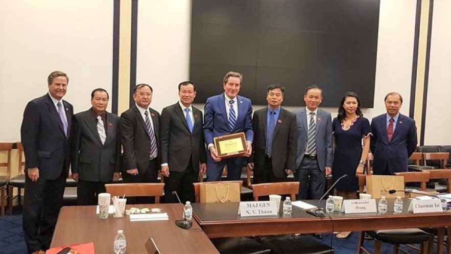 At the meeting between the Vietnamese delegation and the US House of Representatives’ Armed Services Committee. Photo: VNA