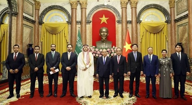 At a meeting between President Nguyen Xuan Phuc and Ambassador of Saudi Arabia Mohammed Ismaeil A.Dahlwy. Photo: VNA