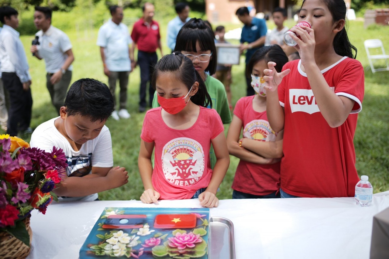 Vietnam – Laos Friendship Exchange Program Held in the US Vietnam – Laos Friendship Exchange Program Held in the US