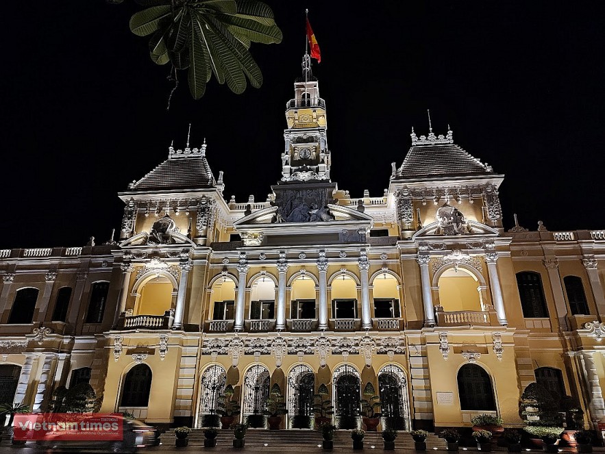 People's Committee of Ho Chi Minh City and Ho Chi Minh Statue. Photo: Ollie Le Nguyen