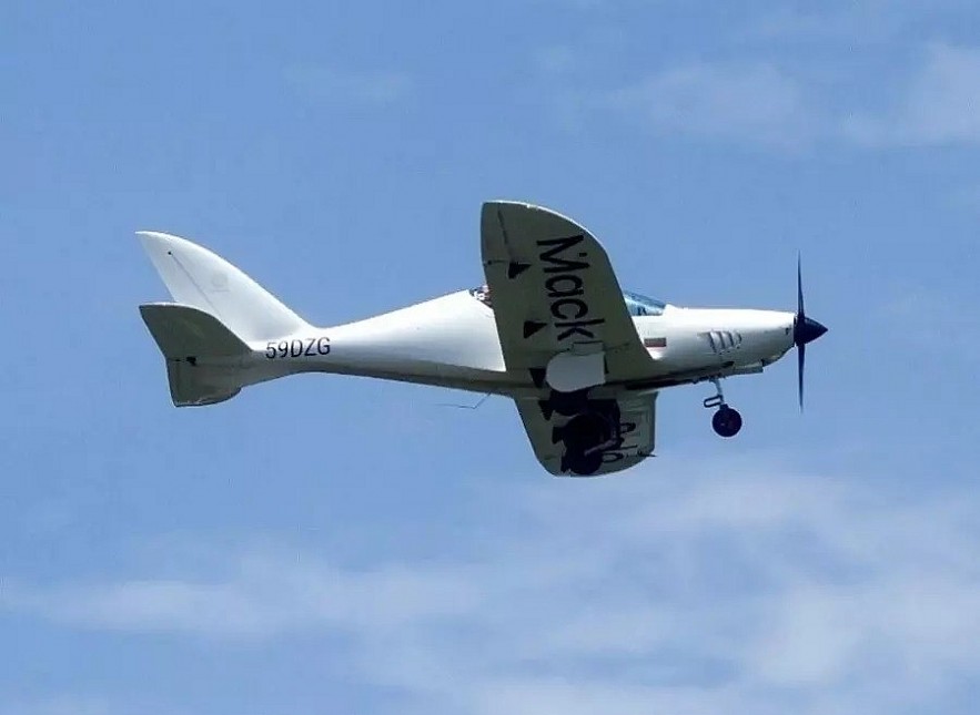 16-Year-old Pilot Flies Around the World: 'Da Nang's People Are Very Kind'