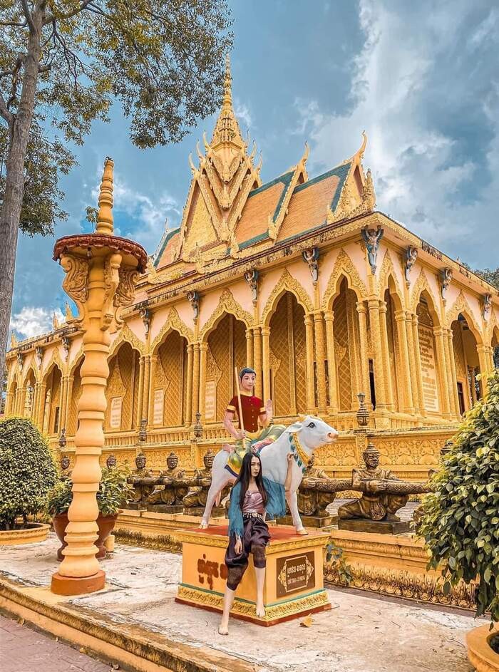 The 600-year-old Golden Pagoda in Tra Vinh Boasts Palace-like Magnificence