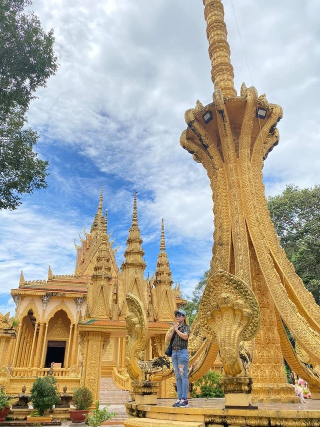 The 600-year-old Golden Pagoda in Tra Vinh Boasts Palace-like Magnificence