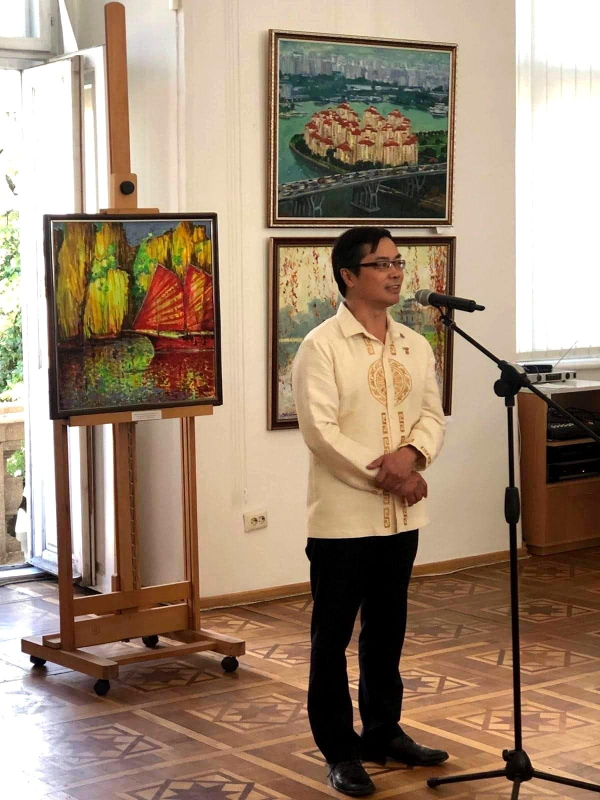 Vietnam Painting Exhibition Held in Ukrainian City