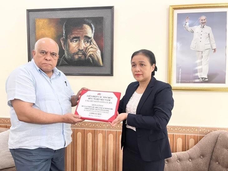 Vietnam to Stand by People and Nation of Cuba to Overcome Difficulties