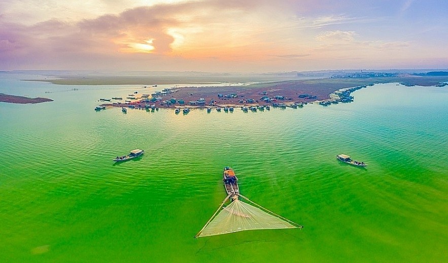 Jump into Green Algae Season at Tri An Lake