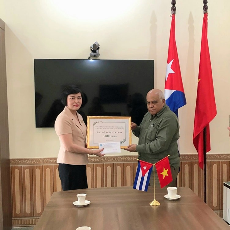 Vietnamese Continues to Provide Assistance to Cuba after Massive Oil Depot Fire