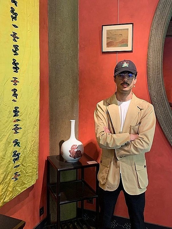 Taking Advantage of Social Networks to Promote Vietnamese Culture