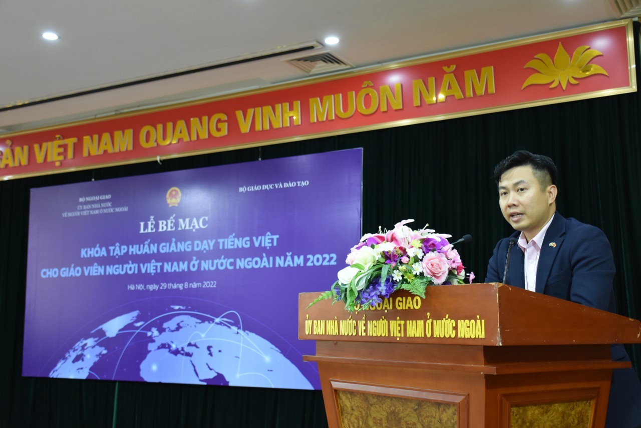 Vietnamese Teachers Abroad to Learn about the Motherland