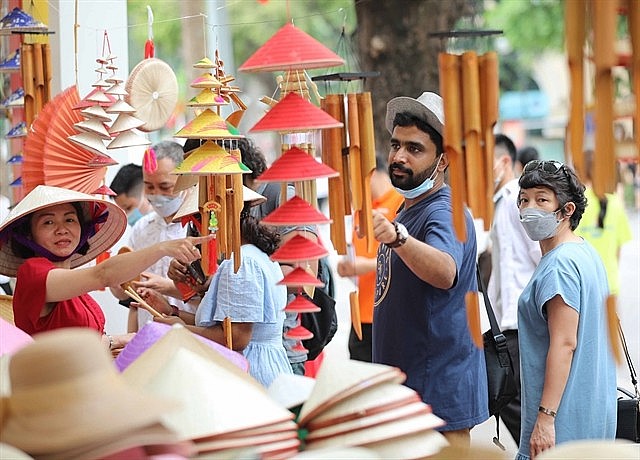 Foreign visitors at a tourism fair held in the Hoàn Kiếm Lake area in downtown Hà Nội. — VNA/VNS Photo Thanh Tùng