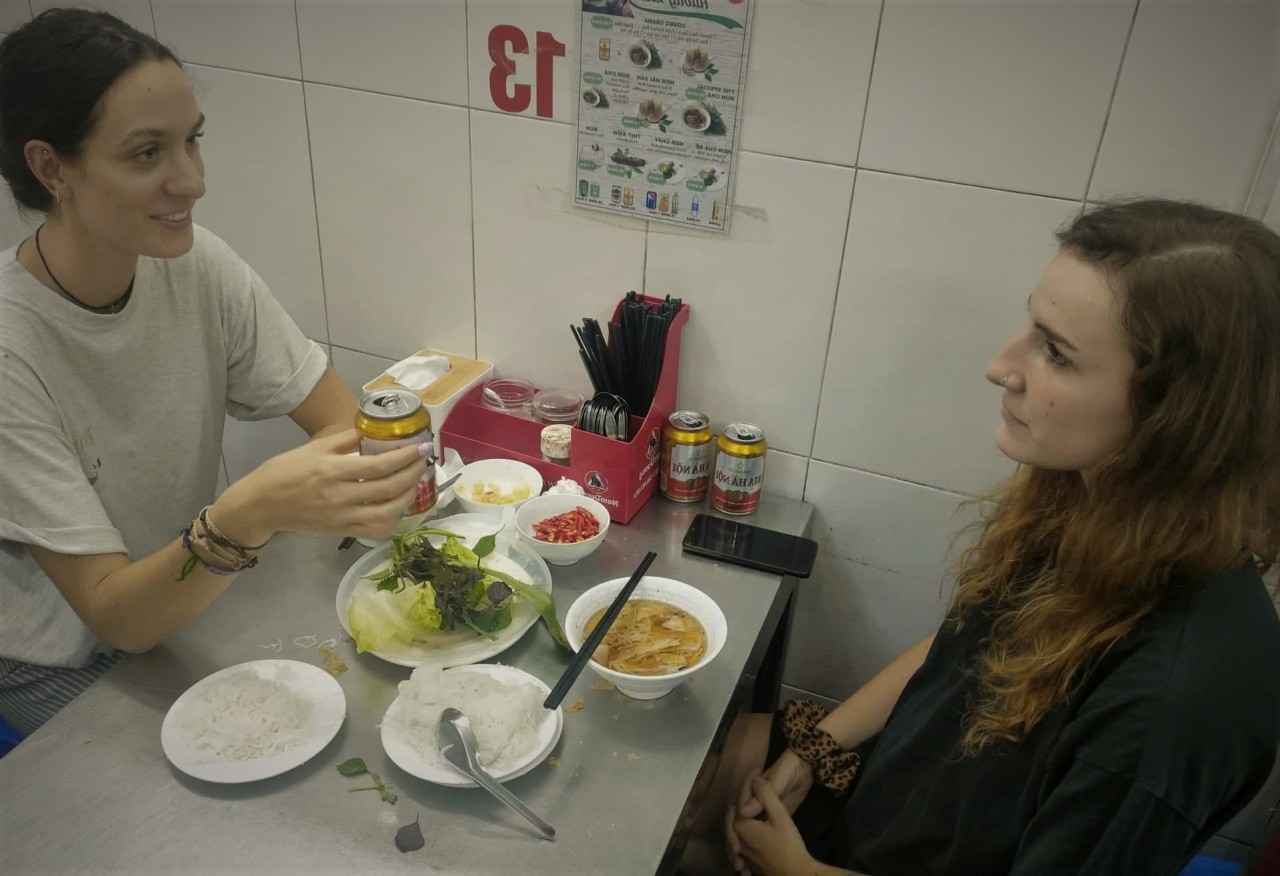 The spitting image of Bourdain and Obama (Photo: Jason Law)