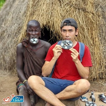 Vietnamese Blogger Meets Cameroon's Dupa Tribe