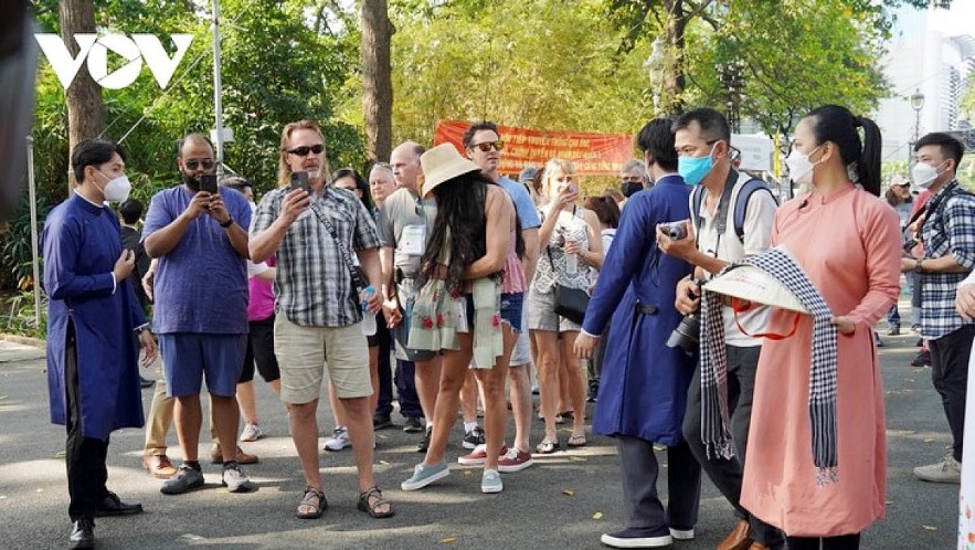Vietnam has welcomed back foreign visitors since mid-March 2022 after months of combating COVID-19. Photo: VOV