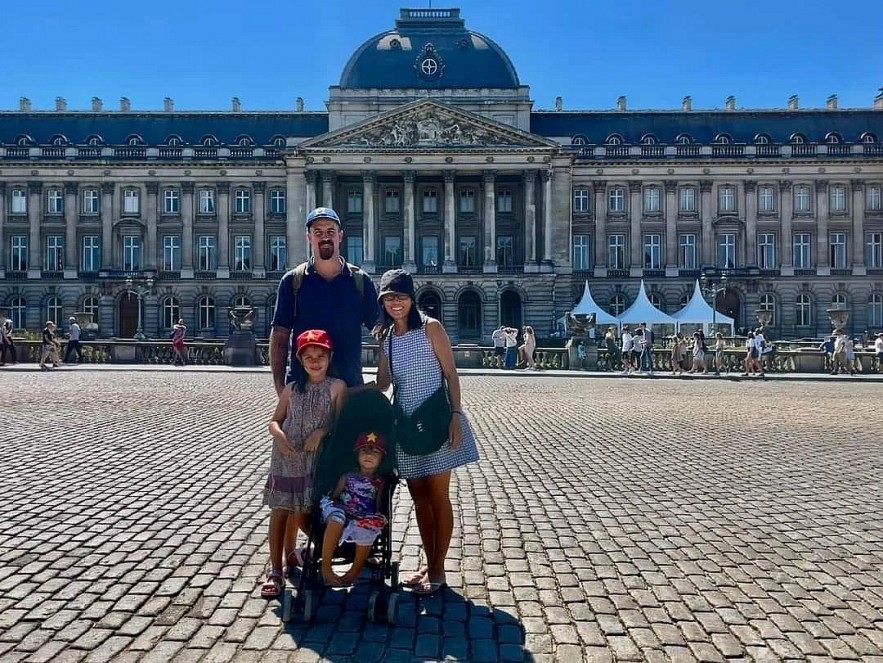 Vietnamese wife and Canadian husband take their children to travel through 30 countries