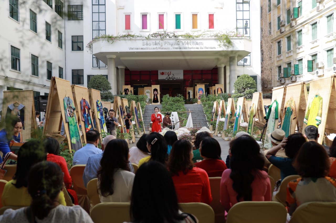 Ao dai On The Heritage Path