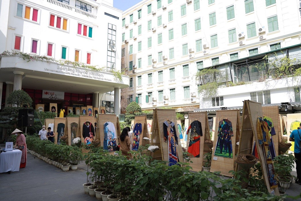 Ao dai On The Heritage Path