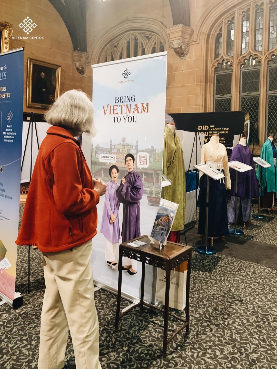 Australians Amaze with Vietnamese Traditional Costumes