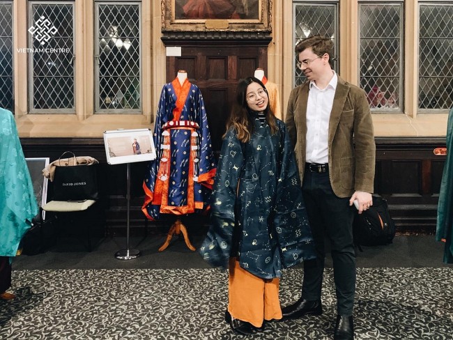 Australians Amaze with Vietnamese Traditional Costumes
