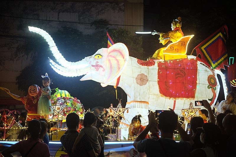 Amazing and Unique Mid-Autumn Festival in Tuyen Quang