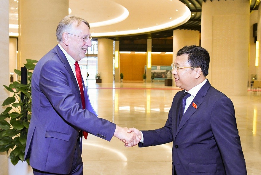 NA Chairman Receives European Parliament's Intl Trade Chief