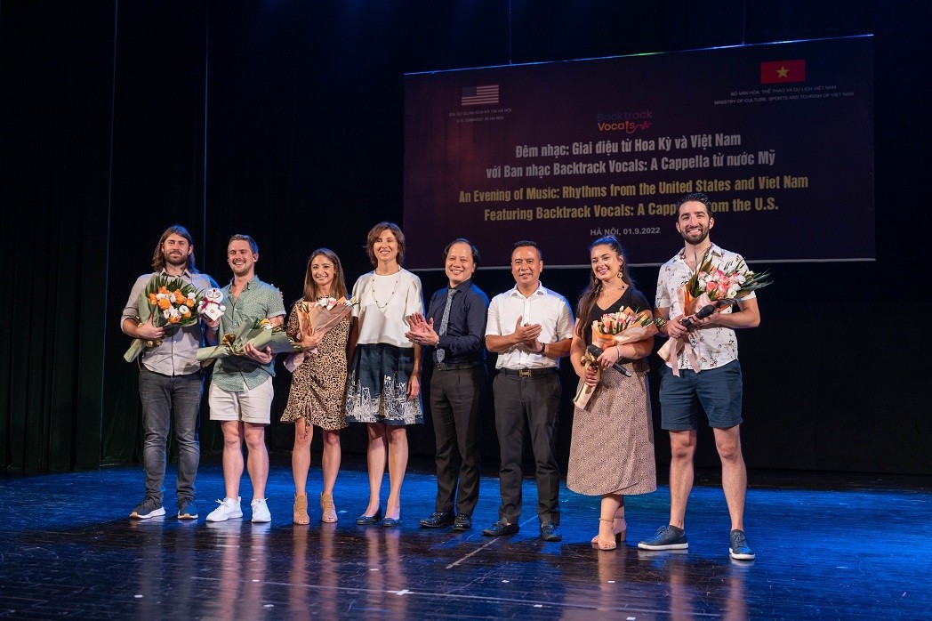 US Arts Envoy Concludes Tour in Vietnam