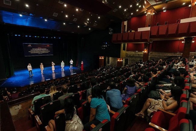 US Arts Envoy Concludes Tour in Vietnam