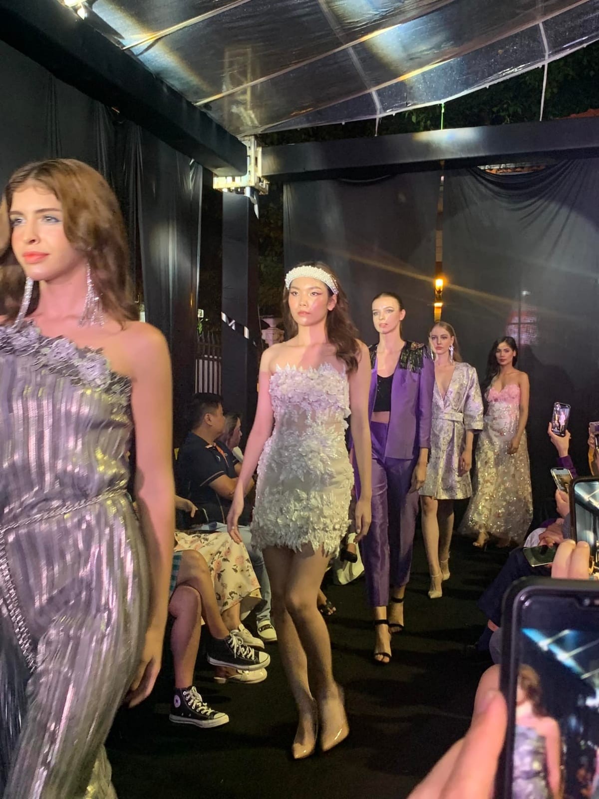Fashion show at the press conference. 