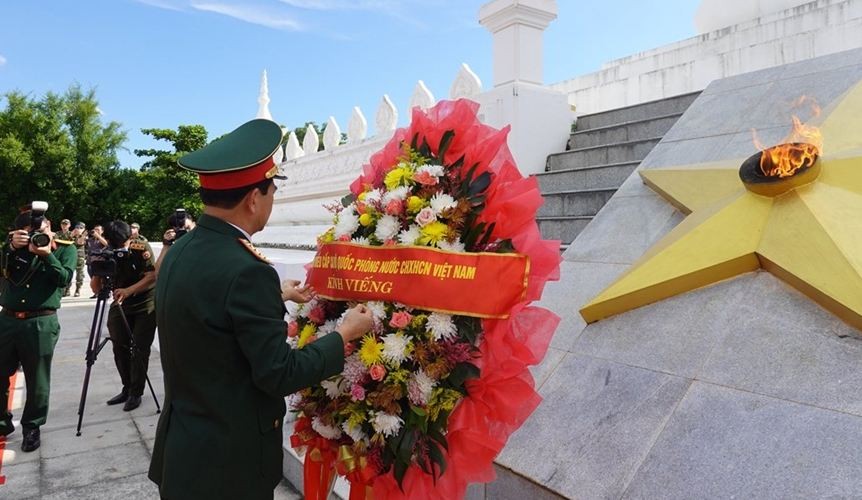 Visiting Defence Ministry's Delegation of Vietnam Welcomed in Laos