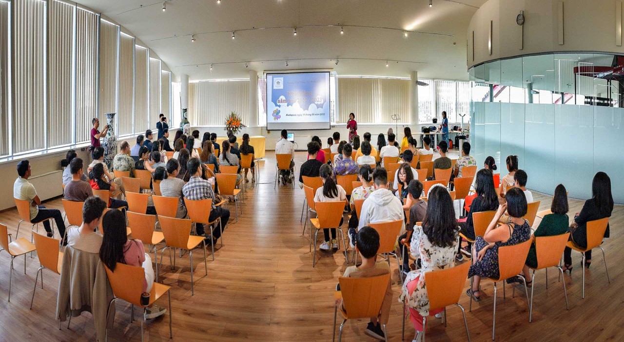 Day to Honor Vietnamese Language Held in Romania, Hungary