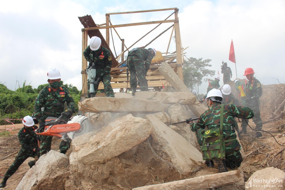 First-ever rescue drill strengthen defence ties among Vietnam, Laos, Cambodia