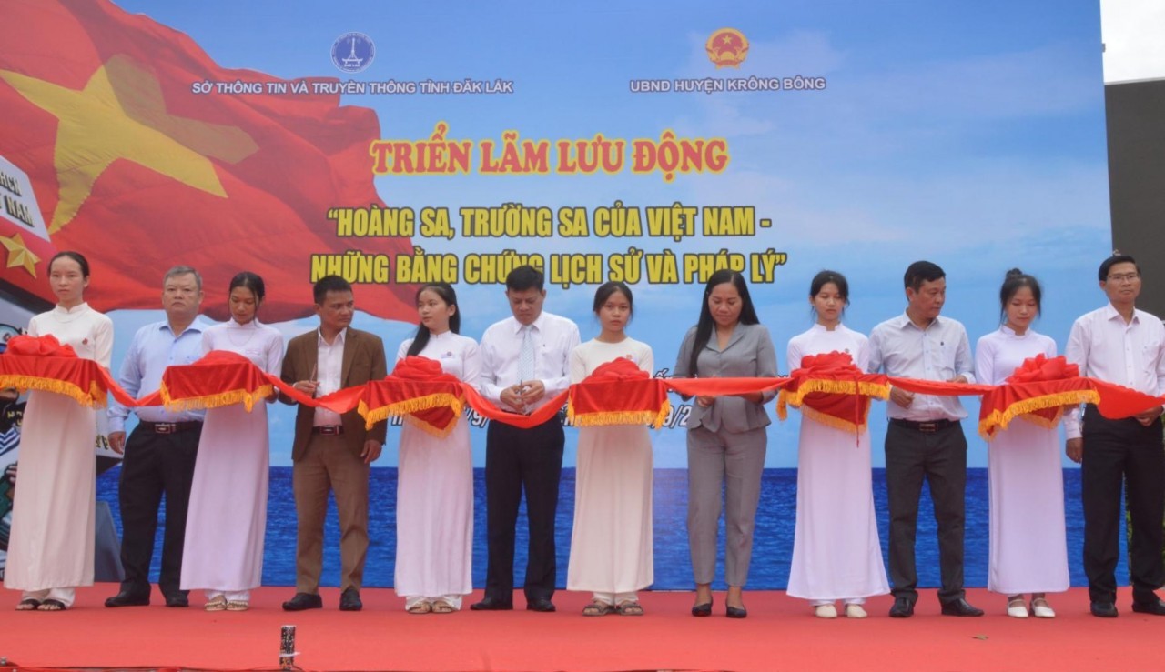 Dak Lak Locals Get Insight into National Sovereignty over Islands through Exhibition